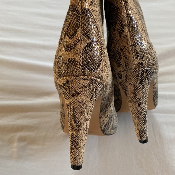 Snake skin pattern booties - Picture 3 of 4